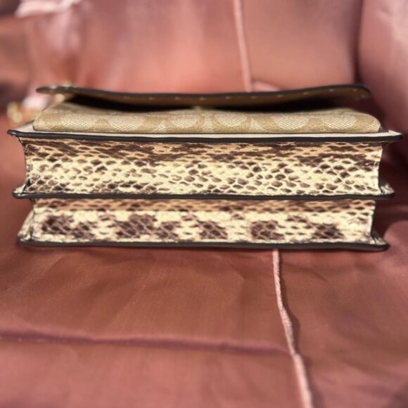 Coach Klare Crossbody bag in Signature Canvas with Rivets - Picture 5 of 10